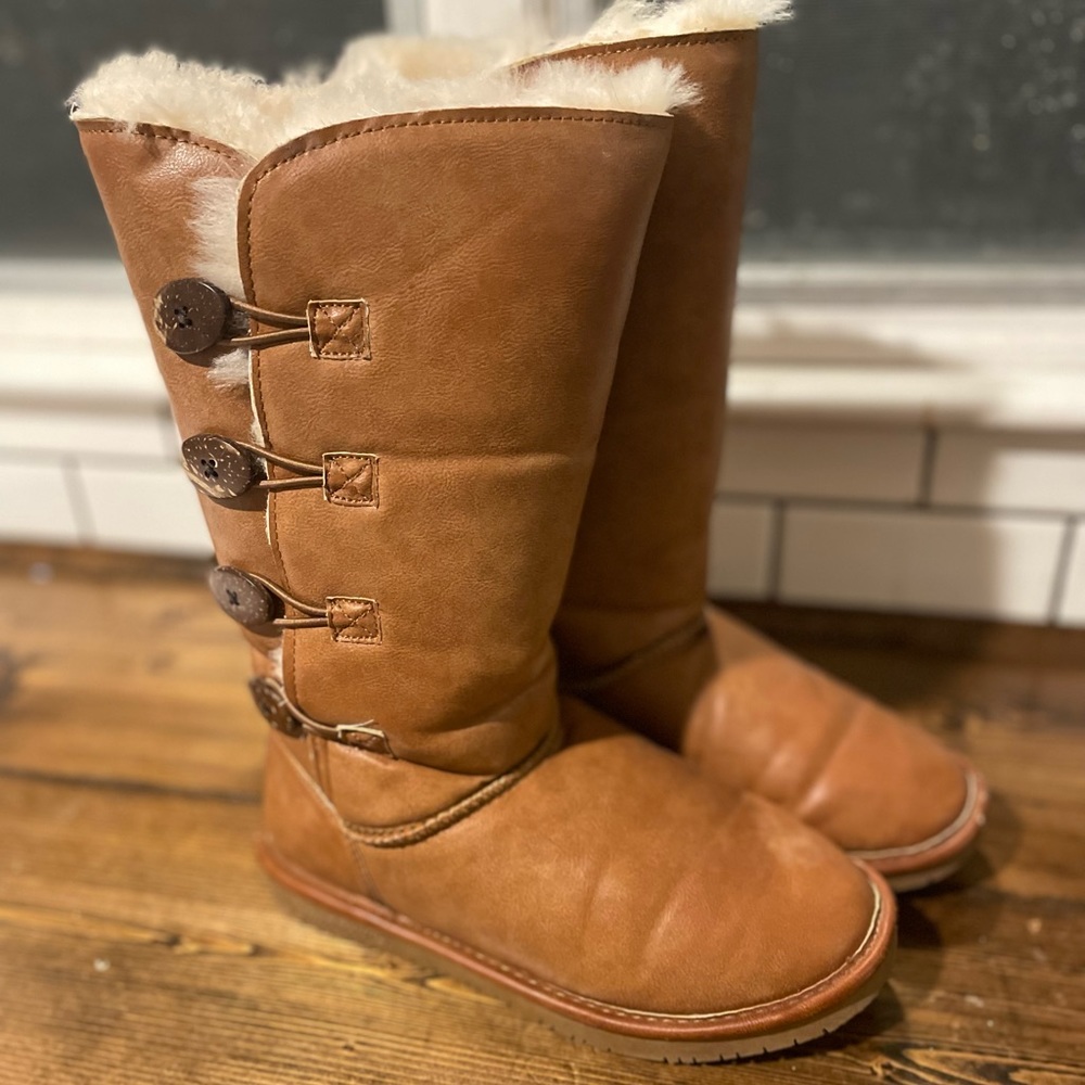 EUC BEARPAW Women's Lori Boot